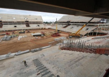 Weber homenageia trabalhadores na Arena Pantanal