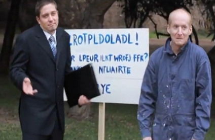 Placas sem sentido alertam a população peruana