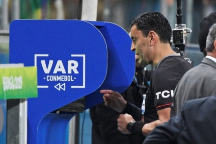 VAR vale Brahma no jogo entre Flamengo e Grêmio