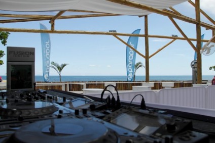 Parador Maresias faz aniversário e recebe Chemical Surf