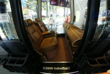 BMW cria bondinho inspirado em um sedã de luxo