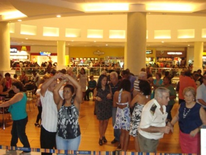 Baile do Caxias ao som de banda ao vivo