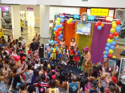 Via Brasil promove bailinho infantil no Carnaval