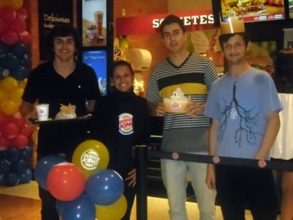 Burger King inaugura loja no Barra Shopping Sul com blitz