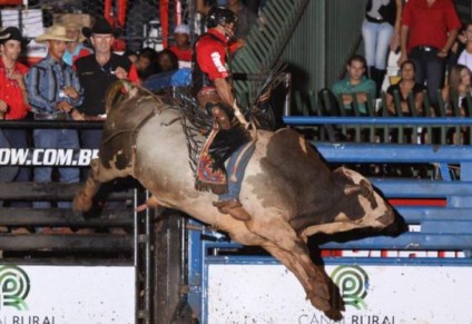 Brahma Super Bull PBR agita Londrina
