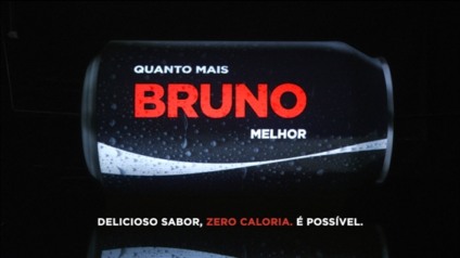 Quiosques da Coca-Cola personalizam garrafas