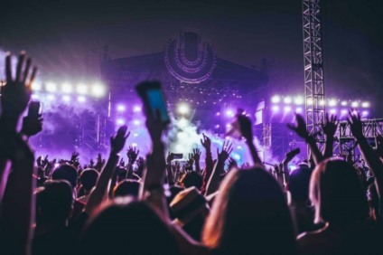 Carnaval do B.E.M. estreia no gramado do Mineirão com apresentação de Martin Garrix