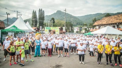 Caminhada Movimento Cooper faz sucesso em Jaraguá do Sul
