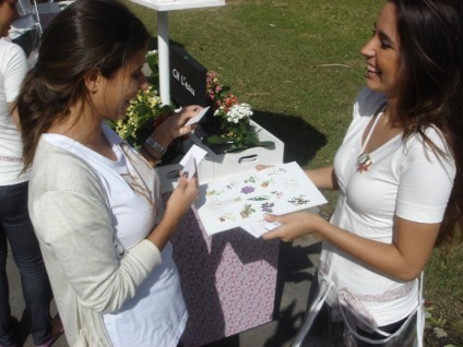 Pimenta Mídia ativa perfume com promotoras de bike