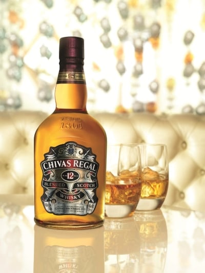 rf3187_chivas_location_glass&bottle_focus_bkgr_light 002