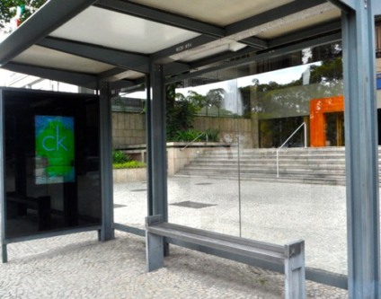 Calvin Klein Jeans com projeto especial em mobiliário urbano
