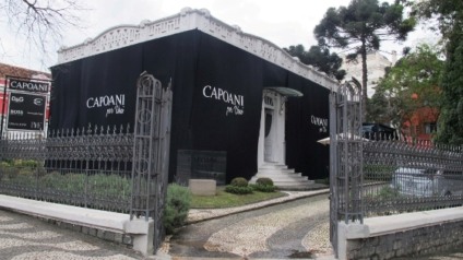 Capoani “envelopa” loja de Curitiba para destacar mudanças
