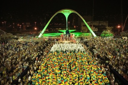 O Carnaval é a principal festa popular do brasil, sendo o carnaval do Rio de Janeiro o mais rico e conehdico, atraindo milhares de turistas nacionais e estrangeiros. Todos os anos, na época de Carnaval, a cidade do Rio de Janeiro respira durante cinco dias um invejável ar de alegria. O auge da festa é […]