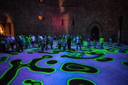 Artista transforma Castel del Monte em uma balada