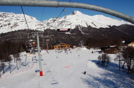 Cerro Castor é palco de campeonato de golfe sobre a neve