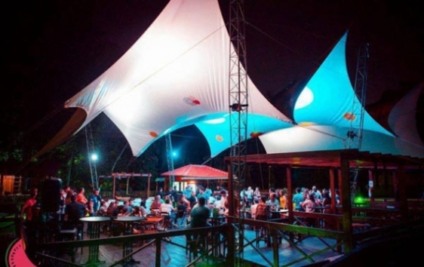 Festa em barco é opção de eventos para público LGBT