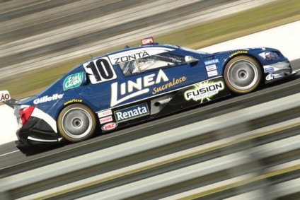 Condor Novo Mundo expõe carro de corrida da Stock Car