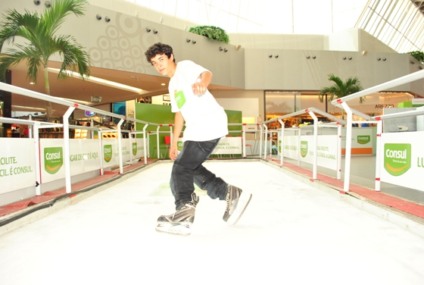 Consul leva pista de patinação no gelo a Salvador