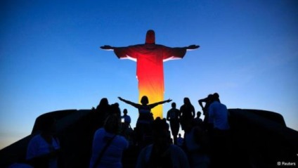 Cristo Redentor com novas cores representando a Alemanha