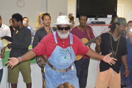 Playing For Change visita o Hospital Erasto Gaertner
