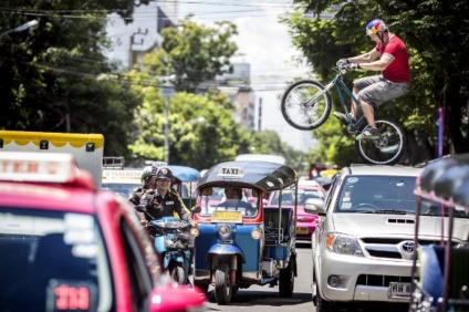 Petr Kraus of the Czech Republic finds an innovative way to conquer city traffic in Sukhumvit Soi 3 as European Red Bull conducts a week of activities to launch it’s brand in Thailand, the country where it all began, Bangkok, Thailand on April 29th 2013. // Dean Treml/Red Bull Content Pool // P-20130429-00089 // Usage […]