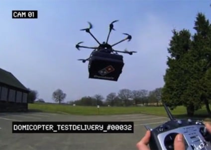 Domino's dispensa motoboy e leva pizza de helicóptero