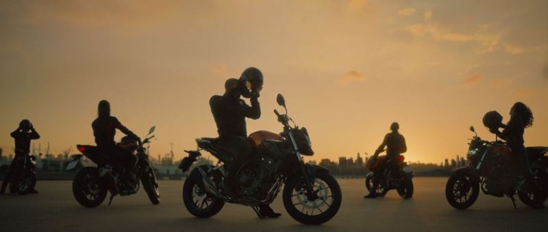 Honda Motos se inspira em filmes de ação para nova campanha