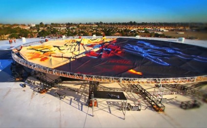 Vinil gigante marca abertura de shows da Eagles