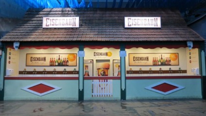 Eisenbahn monta bares na Oktoberfest em Blumenau