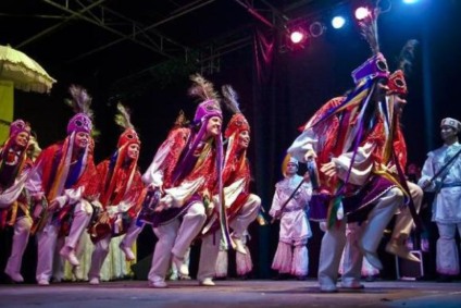 Grupo Folclórico Aruanda apresenta danças mineiras
