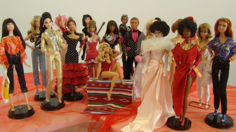 Bonecas Barbie em exposição no Continente Park