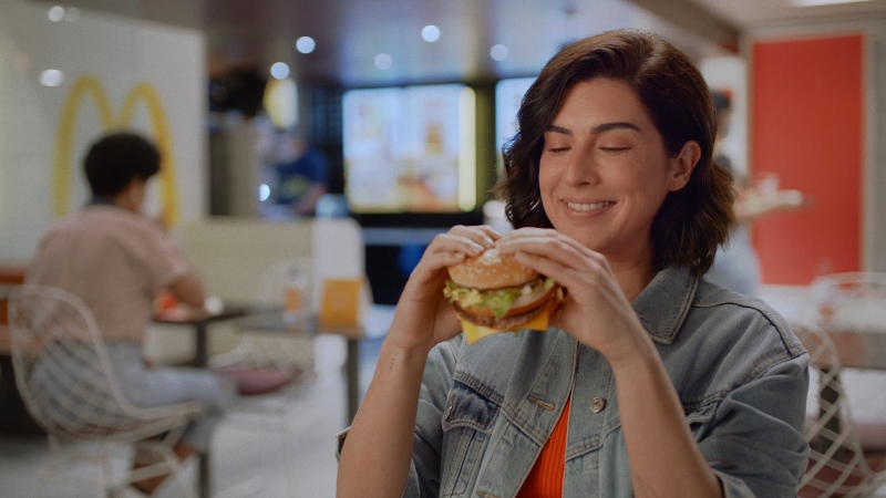 Fernanda Paes Leme mostra a saudade do Big Mac