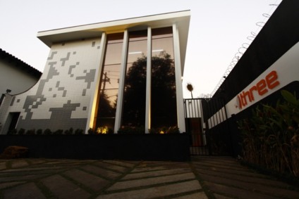 Three completa dez anos com sucesso no mercado 