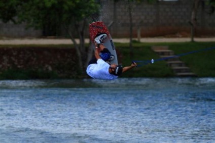 Nicoboco patrocina atleta de wakeboard