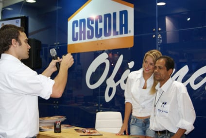 Ex-BBB Fernanda com Henkel na Feicon Batimat