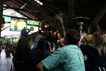 Figueira com promo durante jogo do Brasil