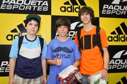Estudantil Paquetá Esportes Adidas escolhe flag bearers