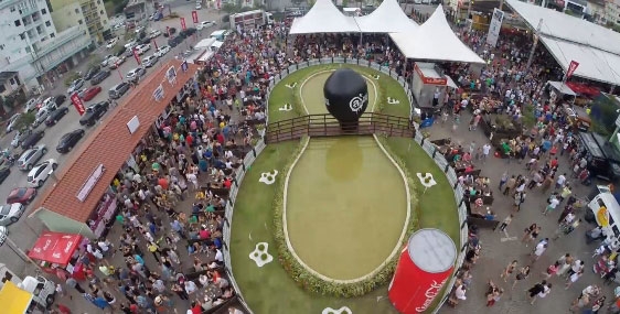 Primeira edição do Festival Food Trucks em Blumenau.