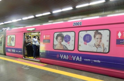 Seda transforma vagão de metrô em salão de beleza