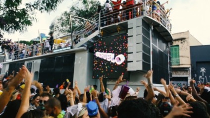 Trio Elétrico "Seja Você. Seja Feliz" faz festejos neste final de semana