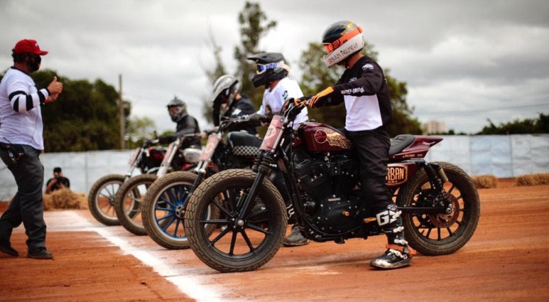 Harley-Davidson anuncia parceria com o piloto Marcelo Simões