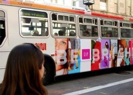 Mobile marketing da GAP localiza consumidores na rua 
