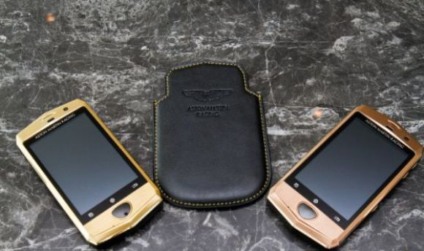 Aston Martin anuncia smartphone banhado a ouro