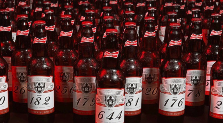 Budweiser envia garrafas aos goleiros que sofreram gols de Lionel Messi