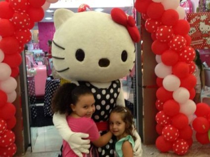 Hello Kitty visita o Balneário Shopping