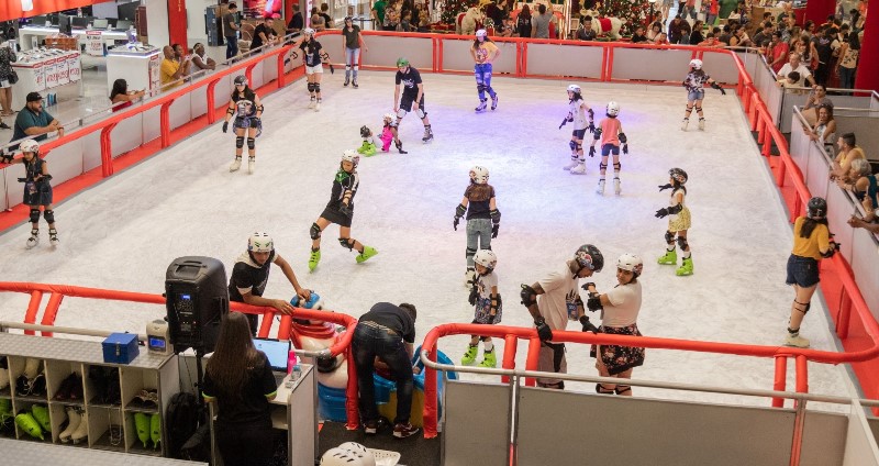 Pista de patinação no gelo é a atração do Maxi Jundiaí