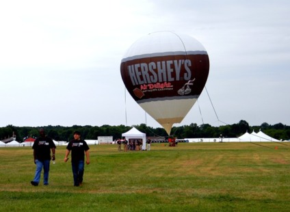 Hershey’s leva blogueiros para voar de balão