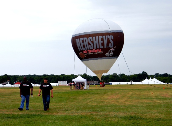 Hershey’s leva blogueiros para voar de balão