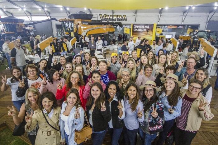 Valtra exalta as mulheres do agronegócio na Agrishow