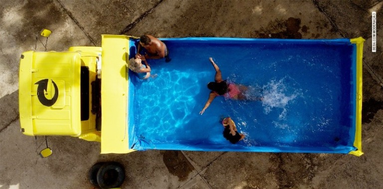 Skol transforma caminhão em piscina